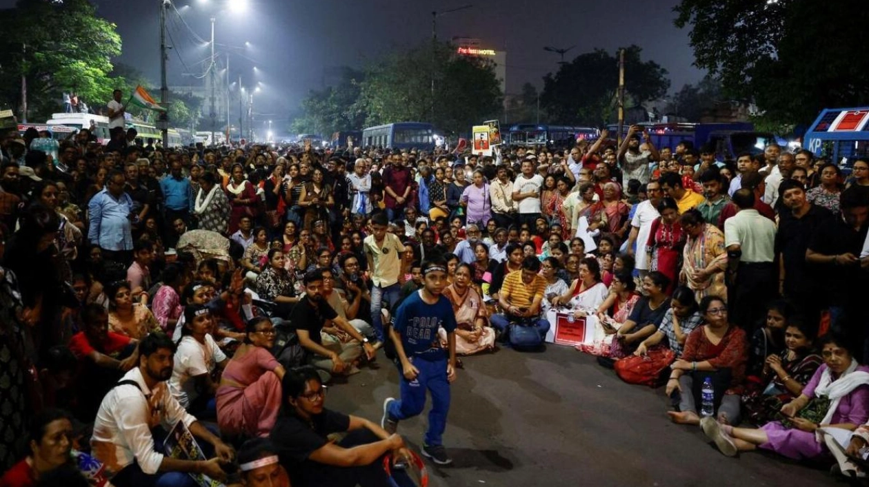 Kolkata Doctors End Hunger Strike Over Colleague's Rape and Murder