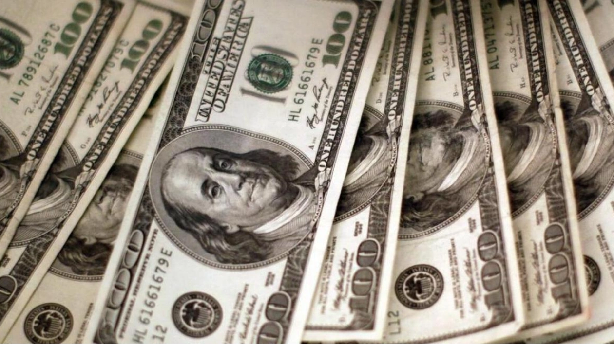 Dollar Hits One-Year Low Against Euro and Sterling Amid Job Data