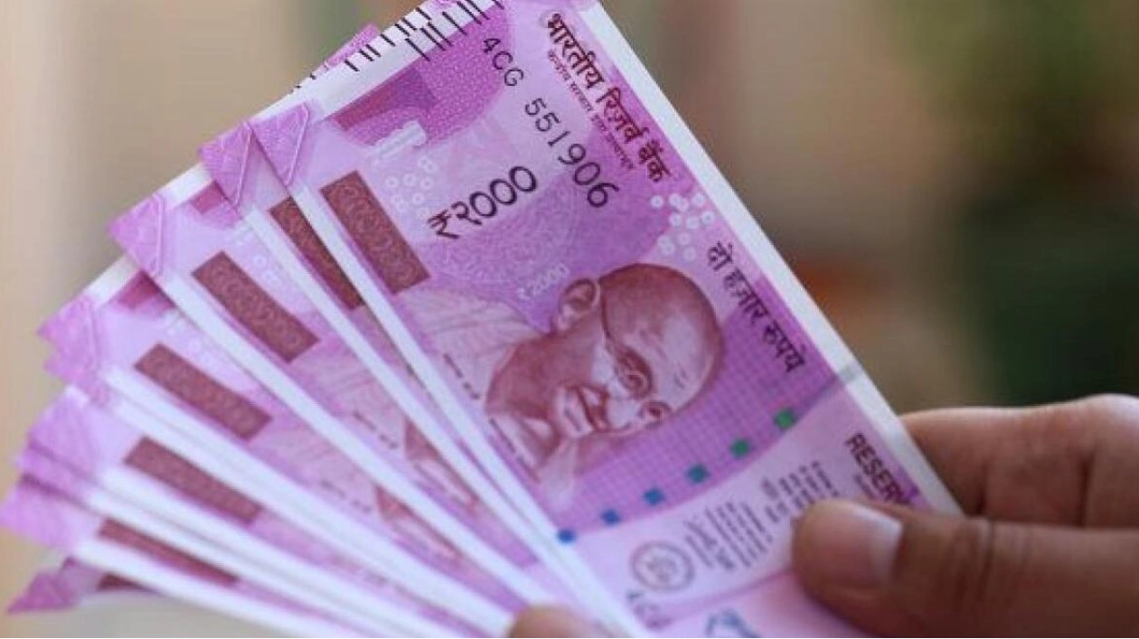 Indian Rupee Hits Record Low, Outperforms Regional Peers