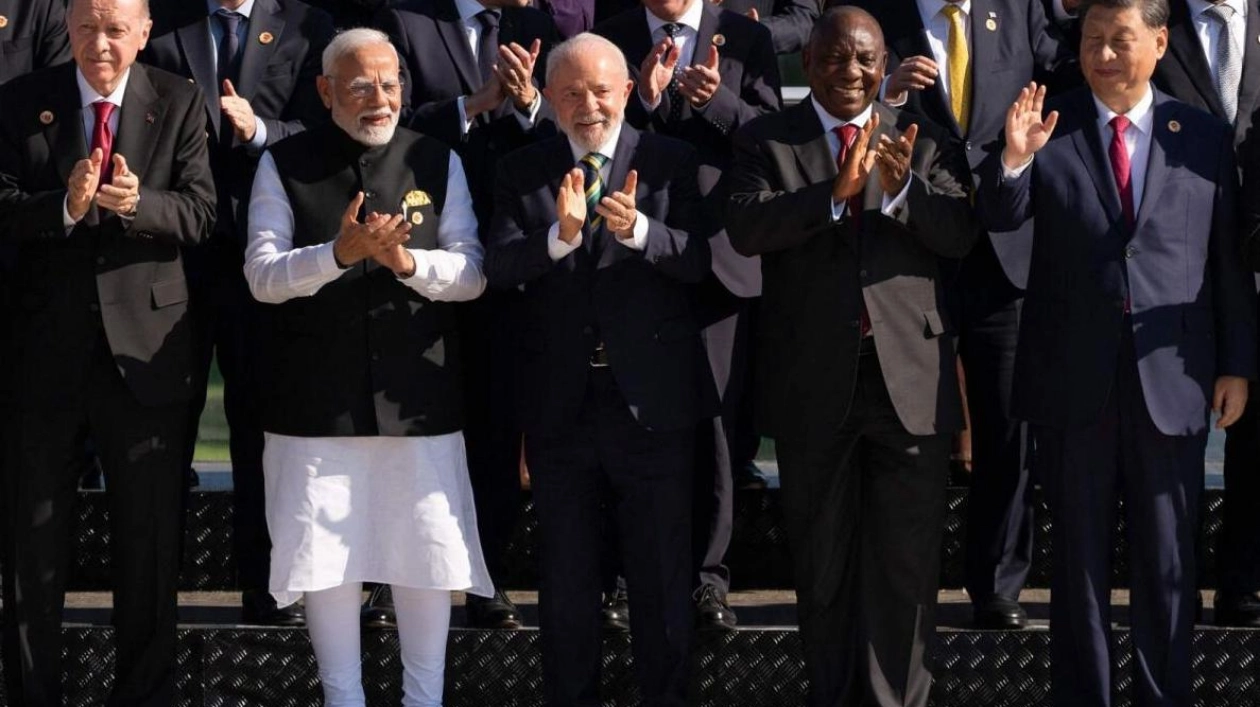 G20 Leaders' Group Photo: Biden Misses Shot