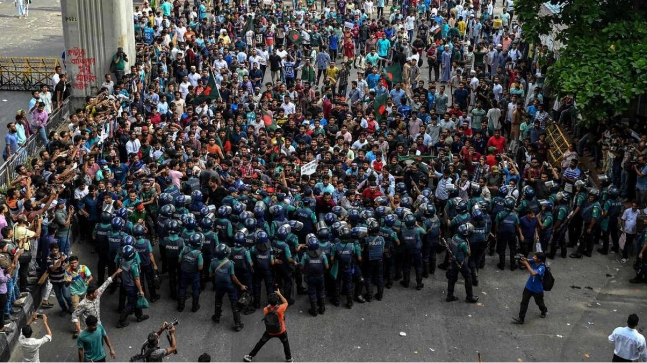 Bangladeshi Student Leader Nahid Islam Taken by Police from Hospital