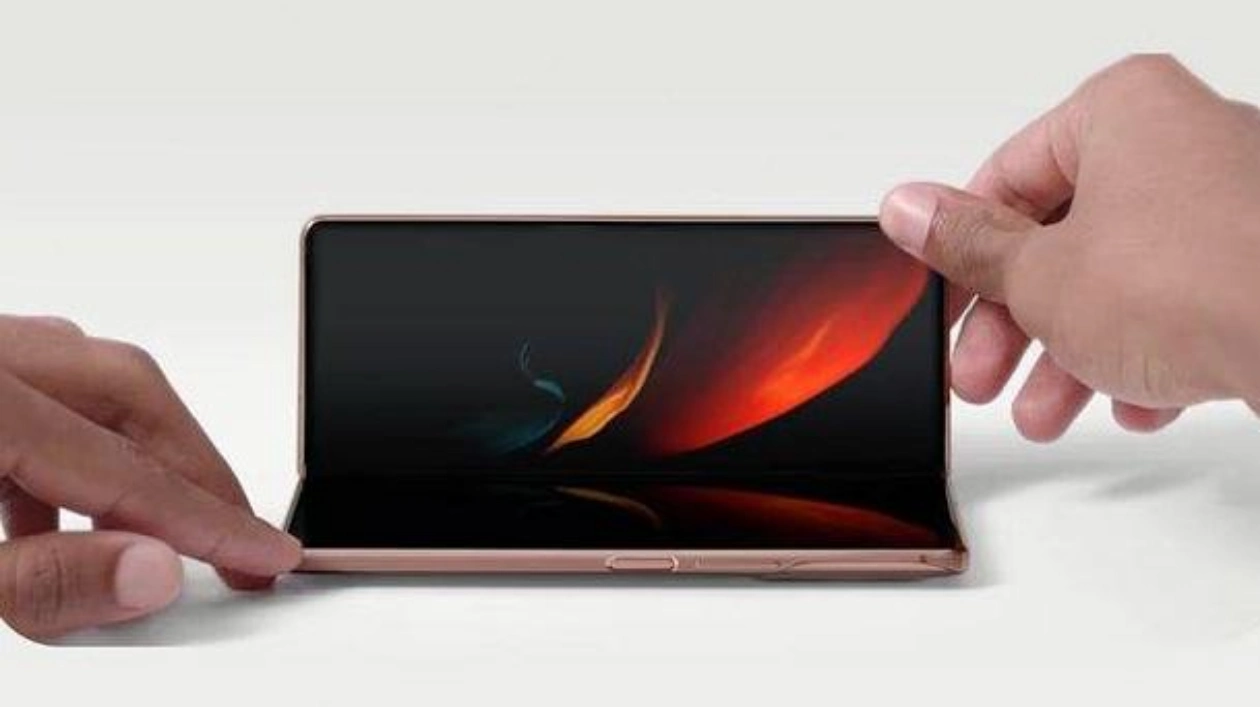 Samsung объявила Galaxy Z Fold 2 устаревшим