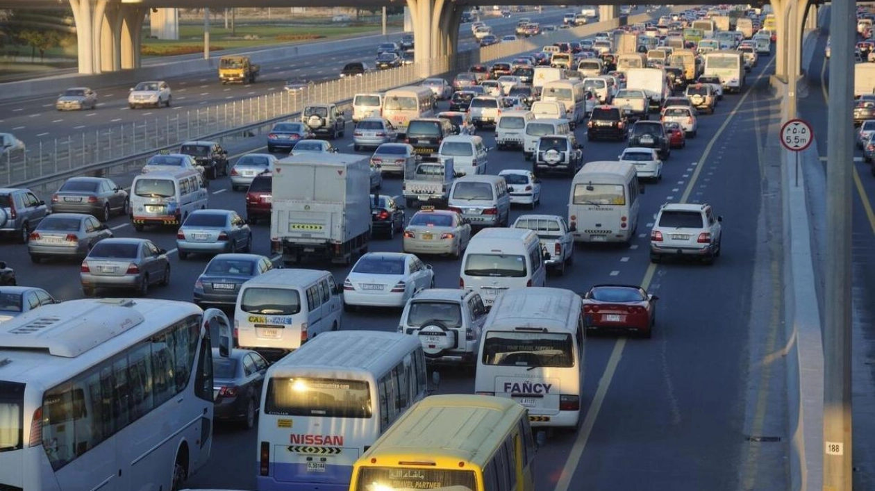 Dubai Police Alert Motorists to Accident on Sheikh Zayed Road