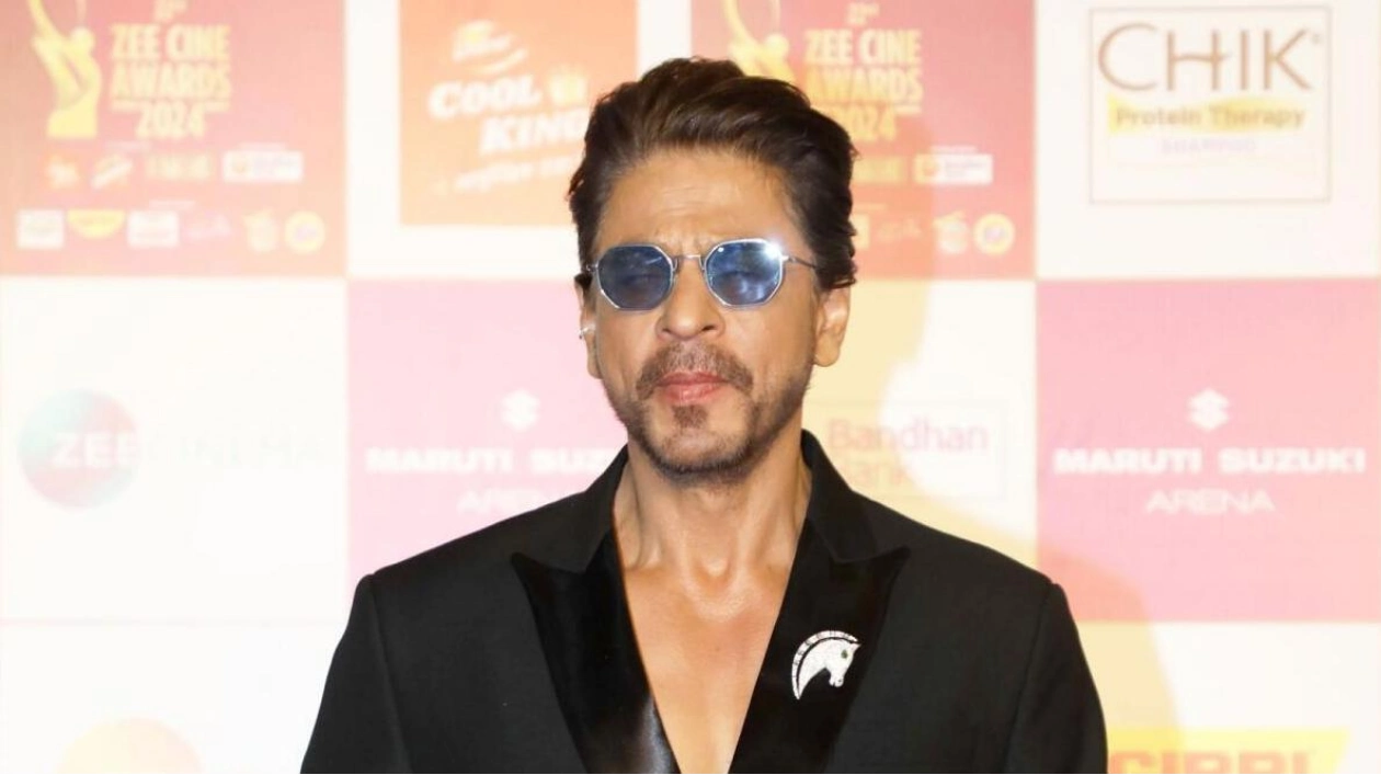 Shah Rukh Khan Quits Smoking, Surprises Fans on Birthday