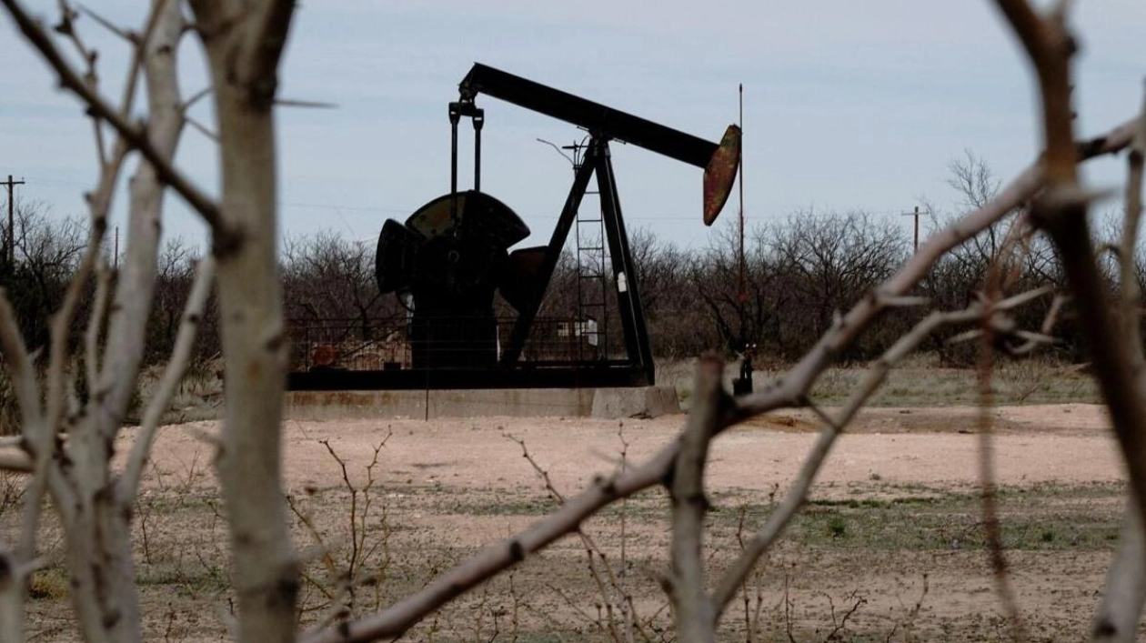 Oil Prices Surge 2% Following Fed's Interest Rate Cut