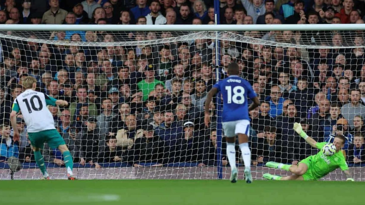 Gordon's Return to Goodison Ends in Goalless Draw