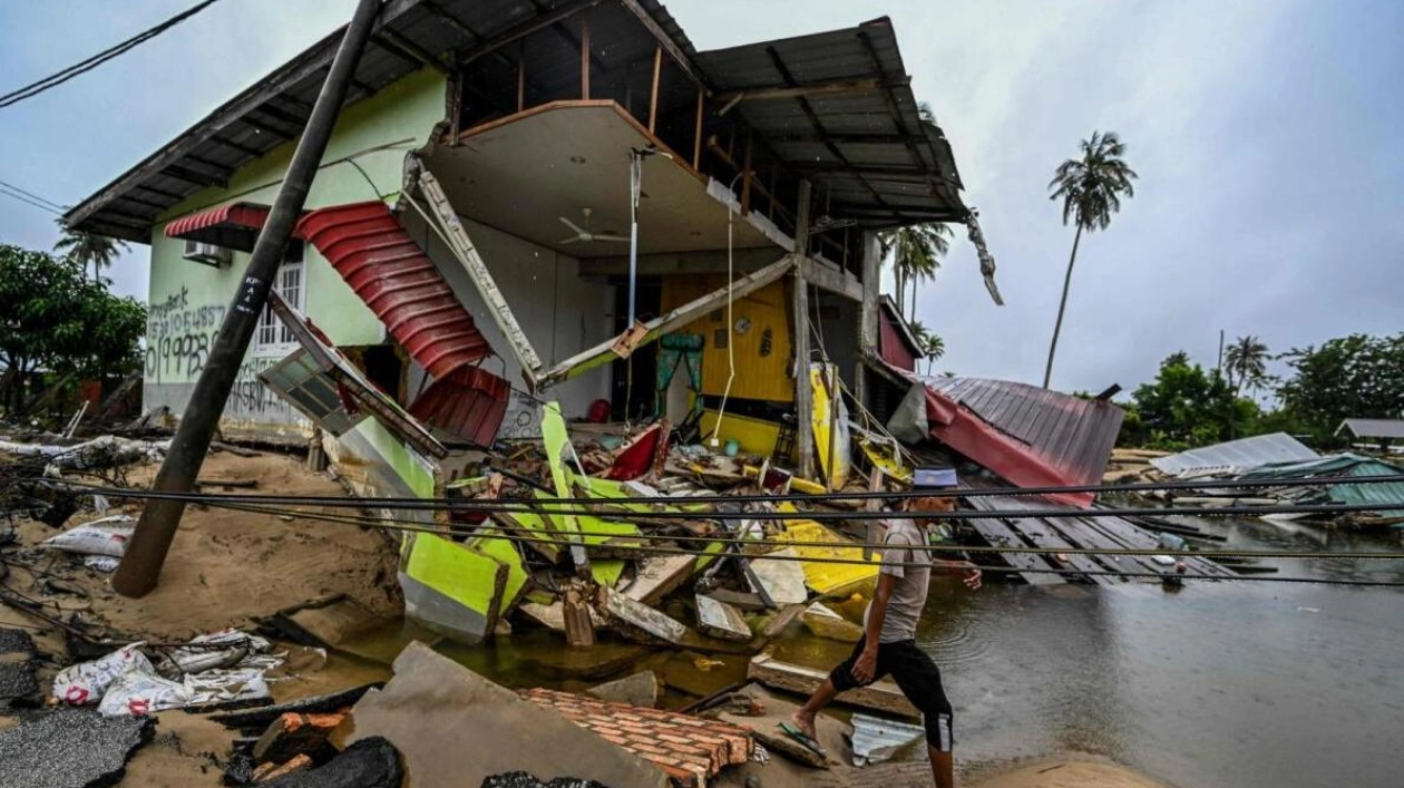 Flood-Damaged Homes in Malaysia Amid Health Concerns