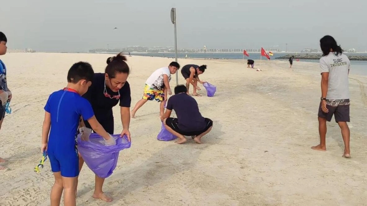 Dubai Residents Offered Free Swimming Lessons in Exchange for Beach Clean-Up