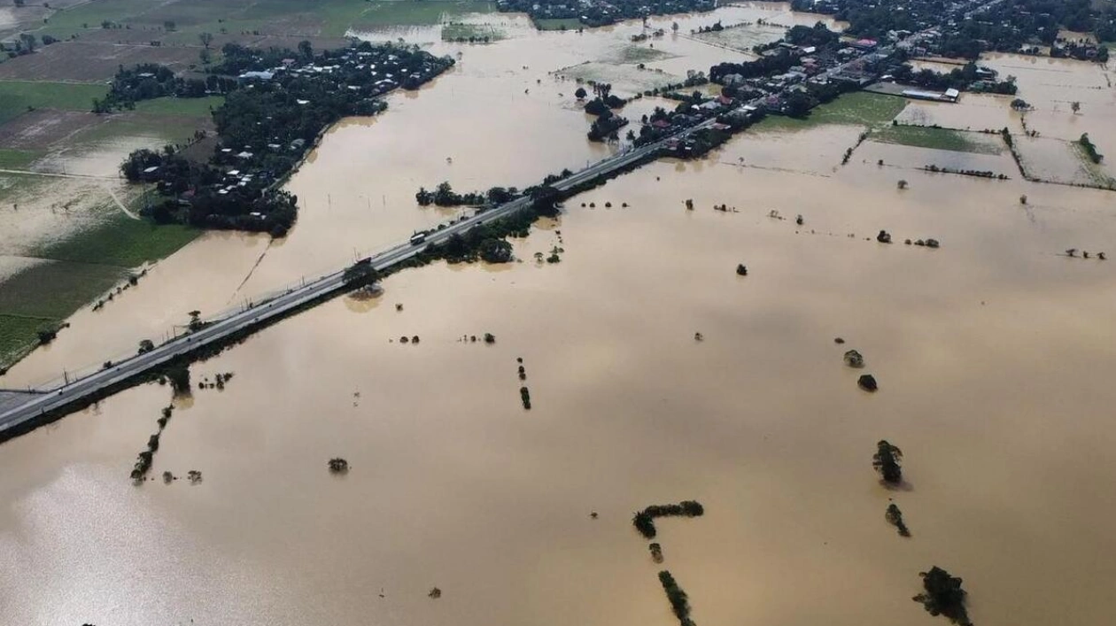 Typhoon Usagi Exits Philippines as Another Storm Looms