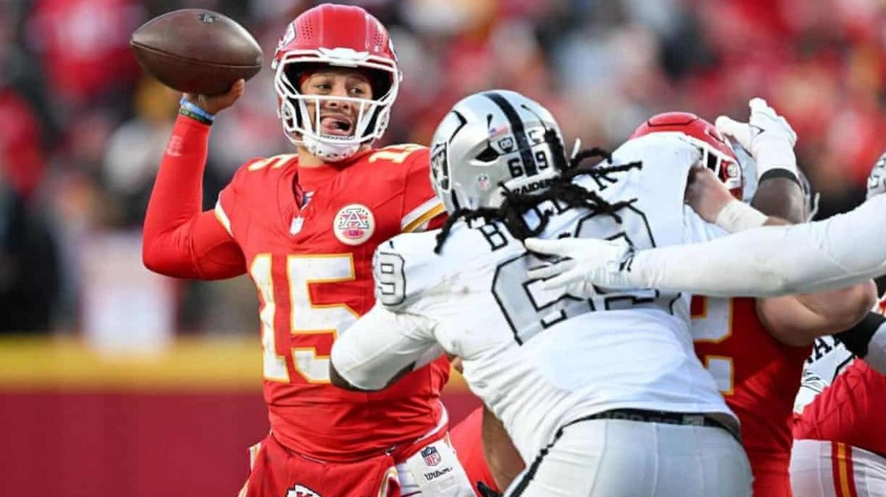 Improbable Win: Chiefs Edge Raiders in Last-Second Thriller