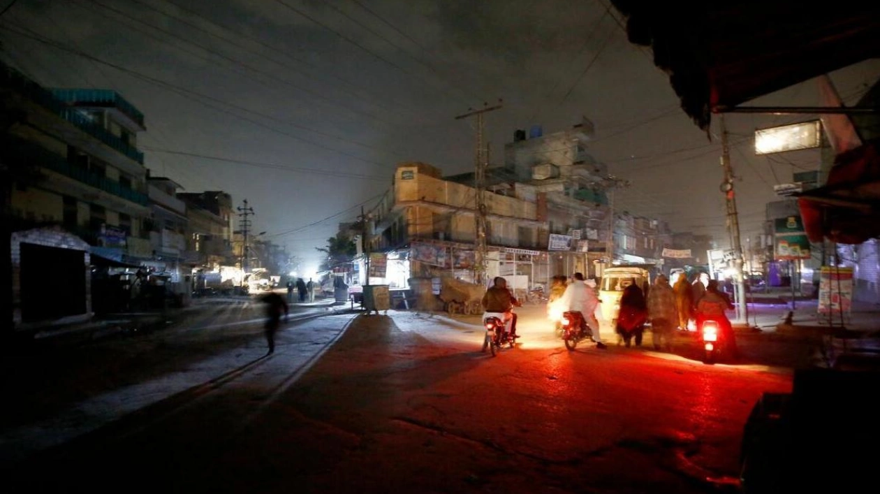 Pakistan to Postpone Power Tariff Hikes Until October