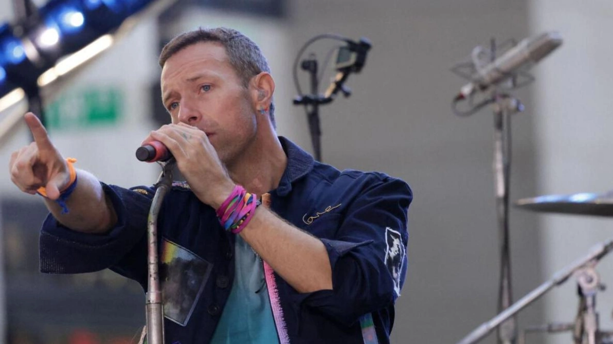 Chris Martin Falls Through Trap Door During Coldplay Concert