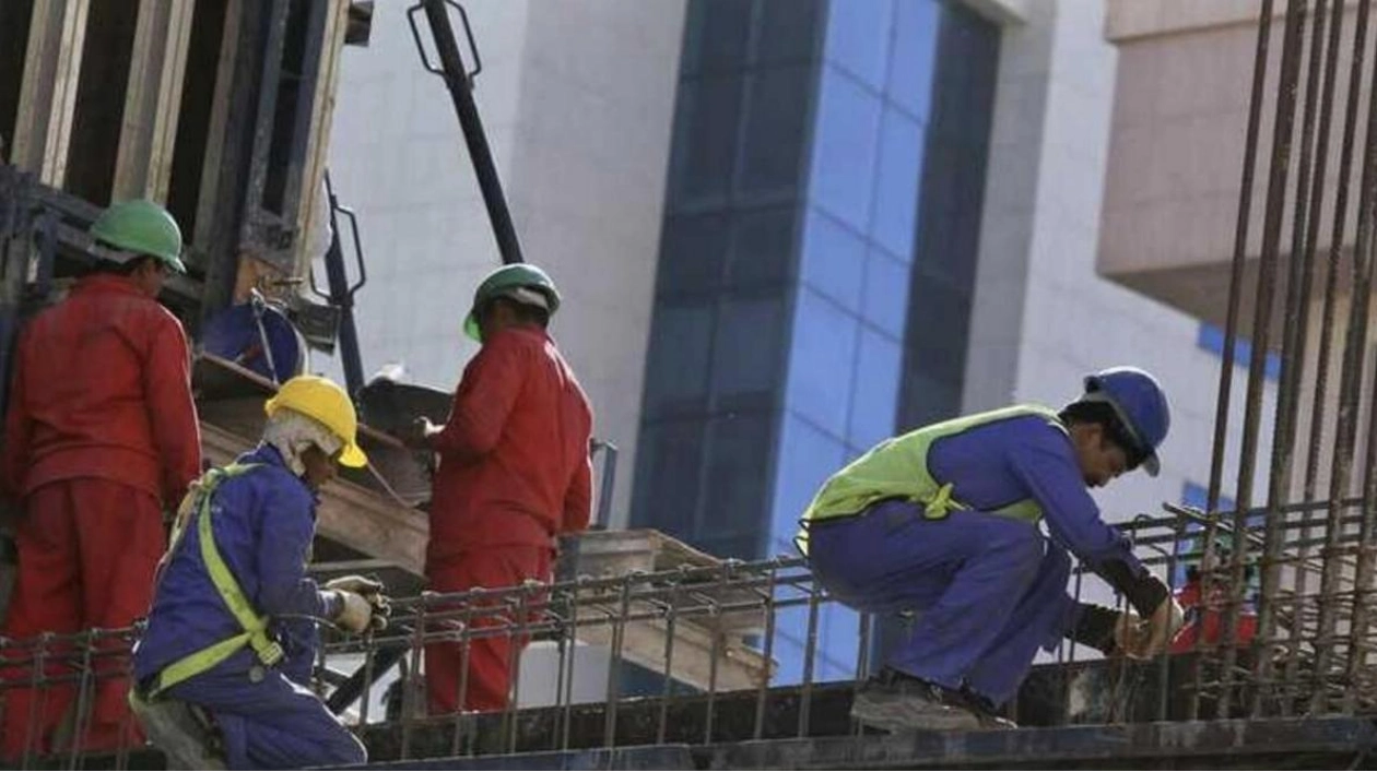 UAE Authorities Monitor Worker Midday Breaks Until September 15