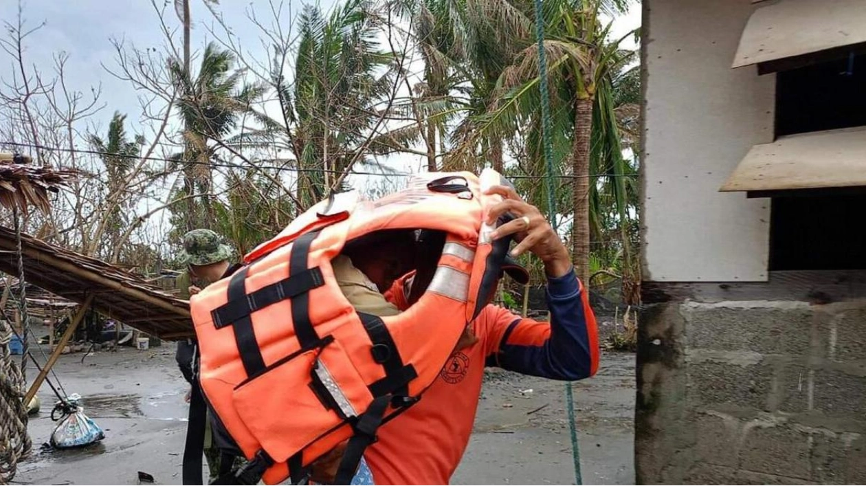 Typhoon Usagi Hits Disaster-Ravaged Philippines