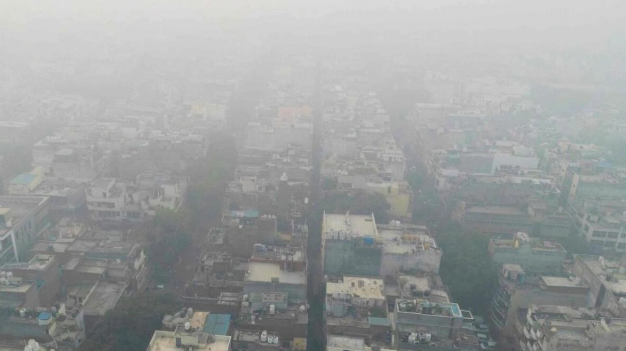 New Delhi Closes Primary Schools Amid Worsening Air Pollution