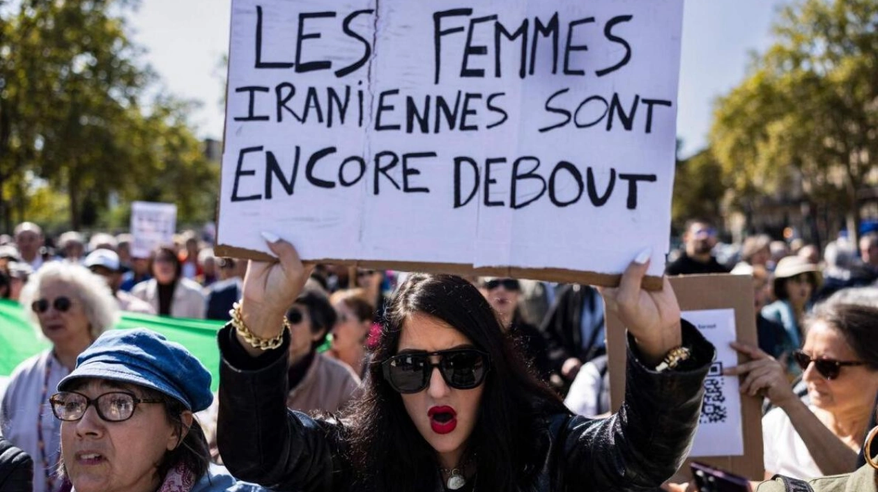 Paris Marchers Support Iranian Women's Rights Two Years After Amini's Death