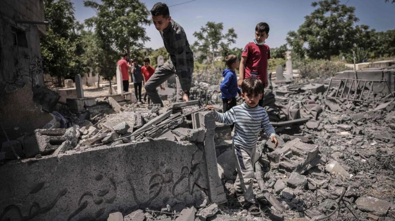 Displaced Families Seek Shelter in Gaza Cemetery