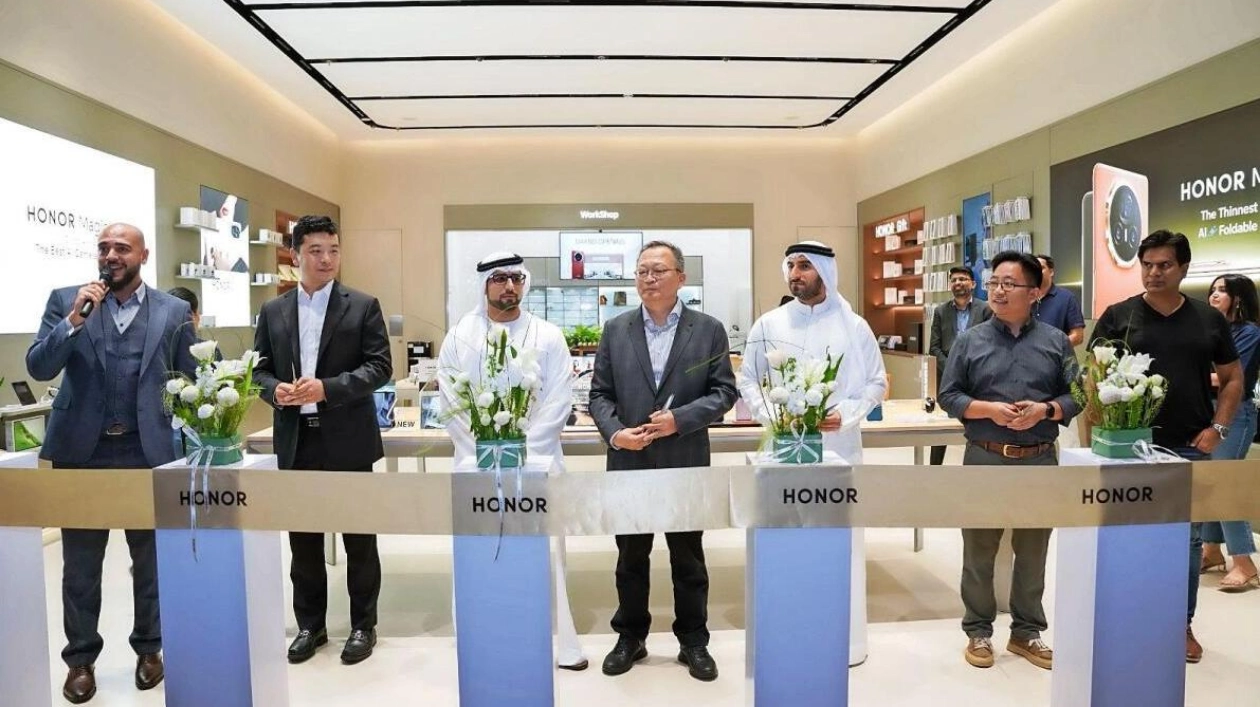 HONOR Opens First Experience Store in UAE