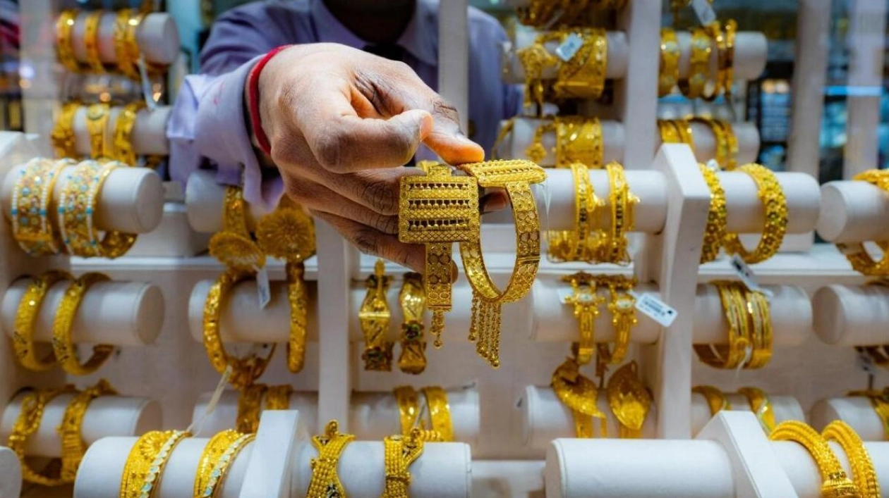 Gold Prices Surge in Dubai Amid Global Upward Trend