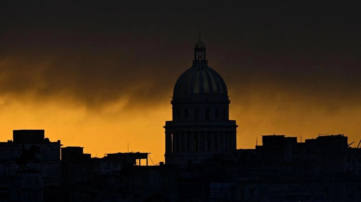 Havana's Dawn: Power Outage Aftermath