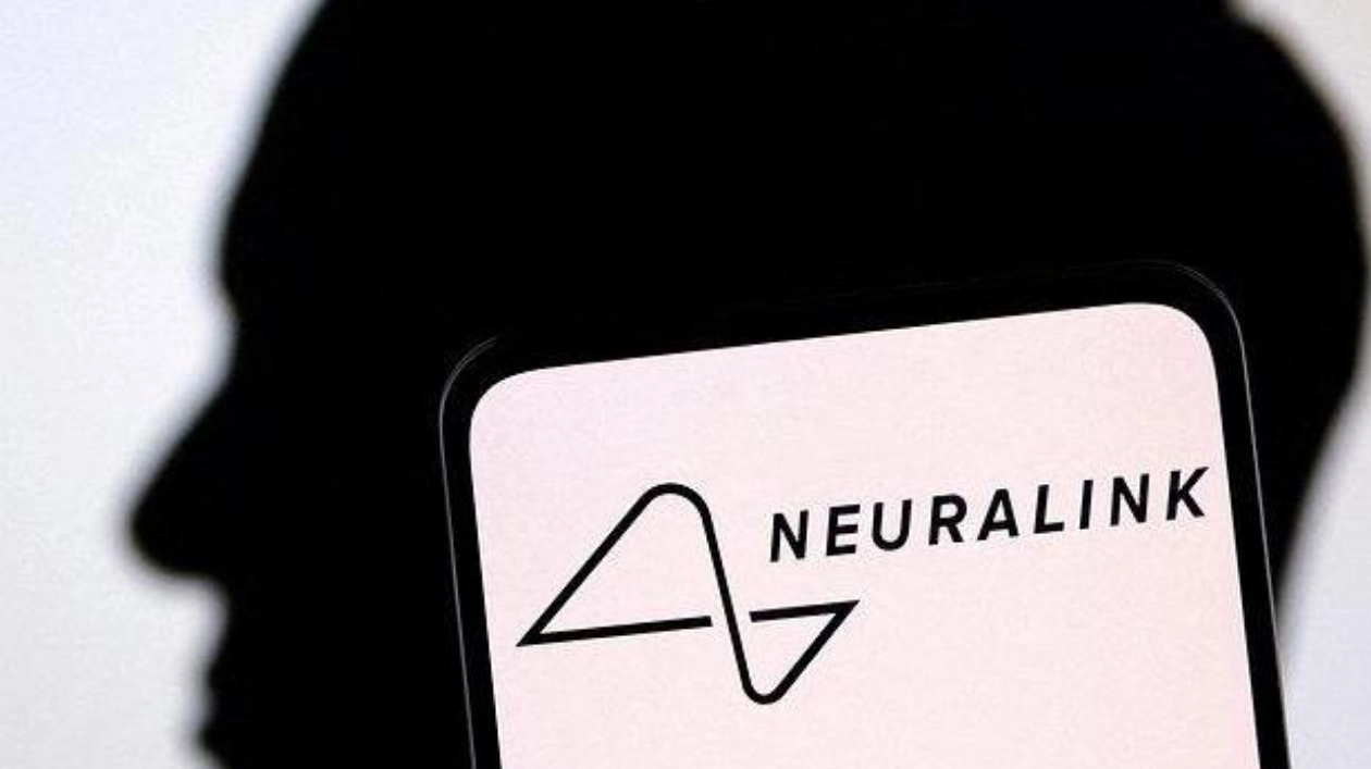 Нолан Арбо: Первый человек с имплантом Neuralink учит языки