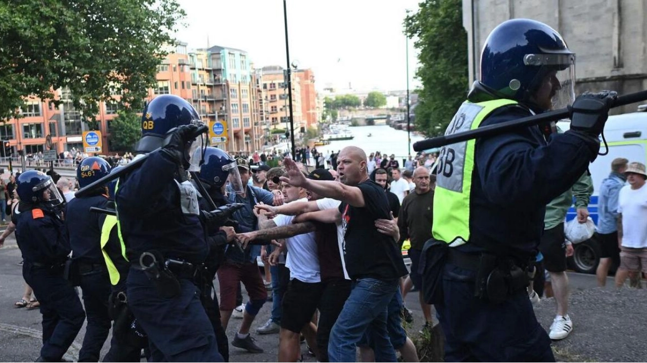 UK Faces Severe Rioting Amidst Anti-Immigration Protests