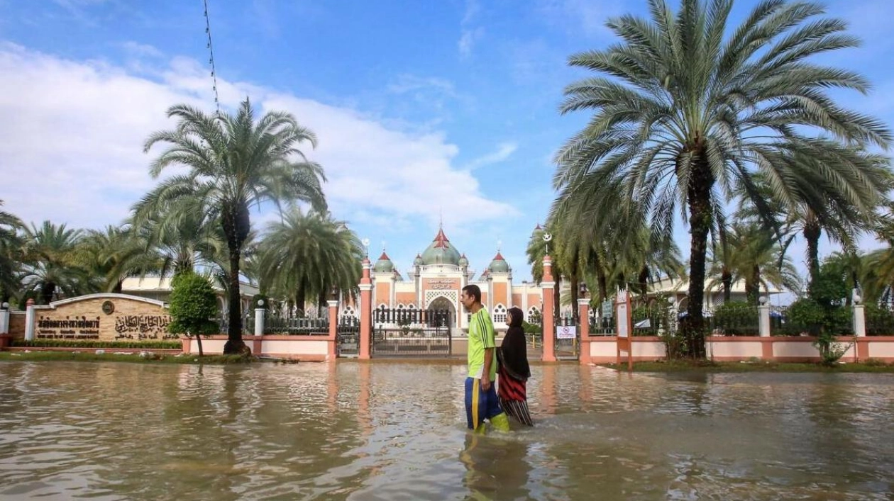 Flooding Forces Over 30,000 to Flee Homes in Southern Thailand