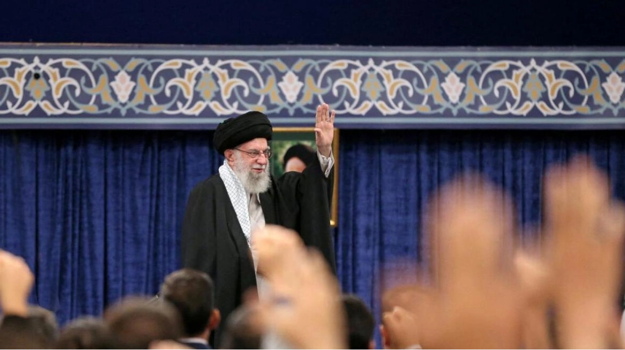 Ayatollah Khamenei Addresses Tehran Crowd with Rifle by His Side