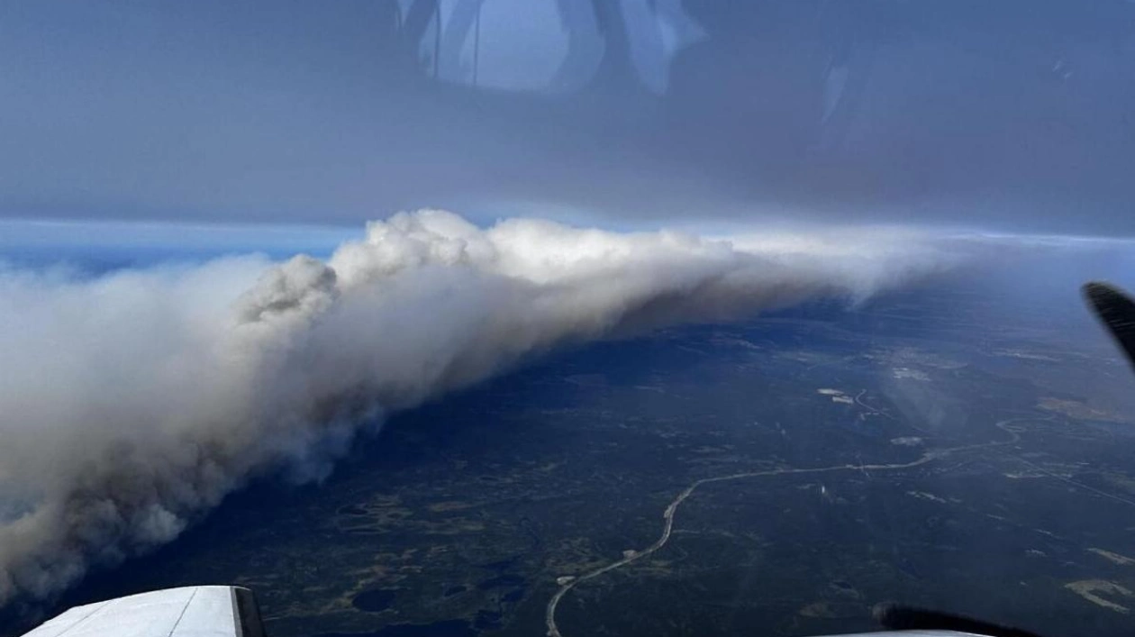 Mass Evacuation in Northeastern Canada Amid Wildfires