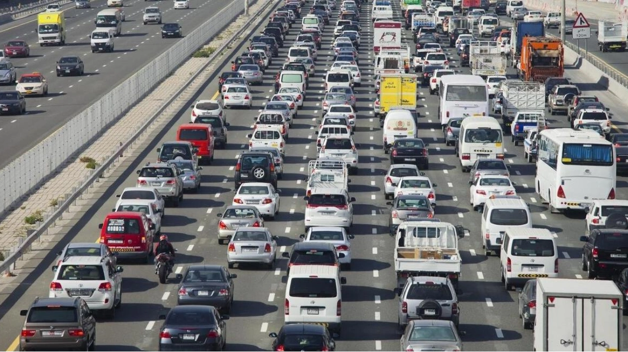 Dubai Police Alert Motorists to Accident on Sheikh Zayed Road