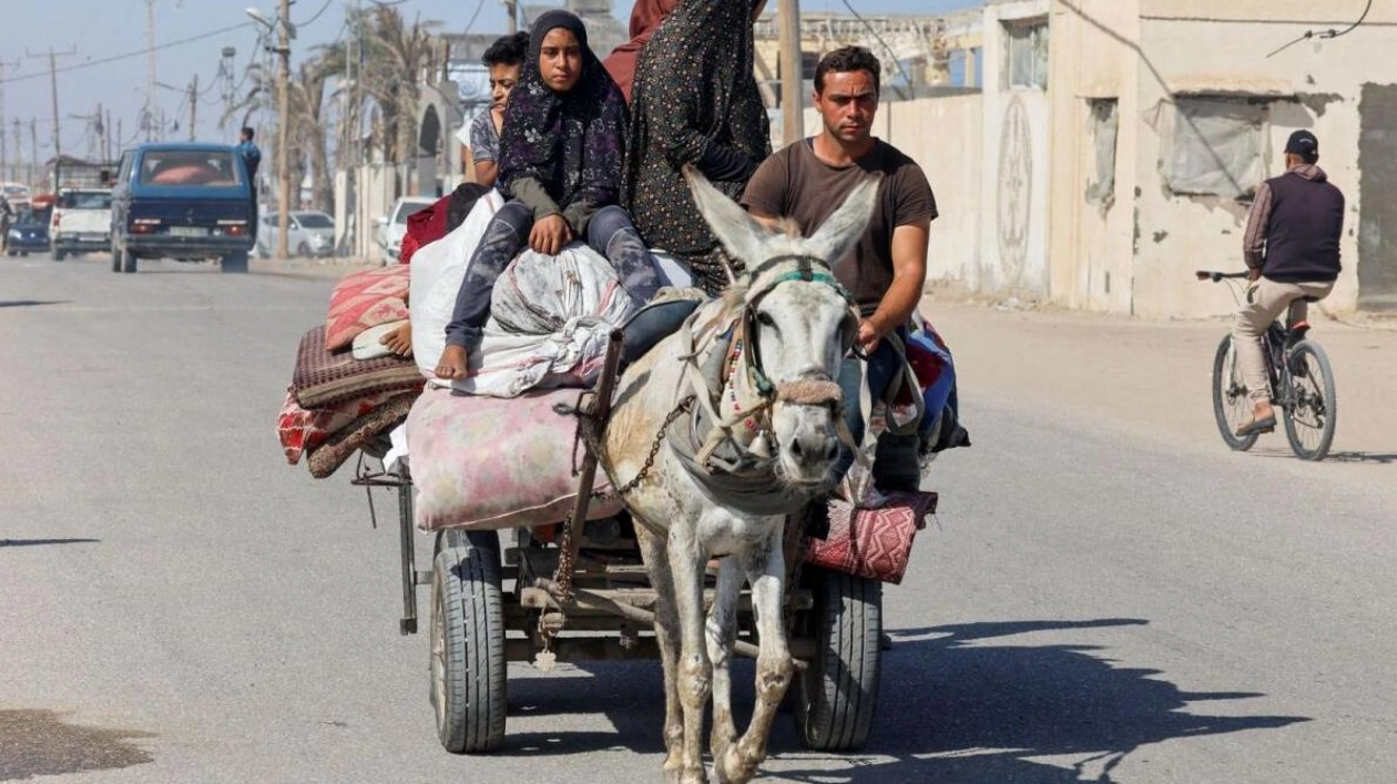 Gaza City Residents Flee as Israeli Tanks Deepen Incursion