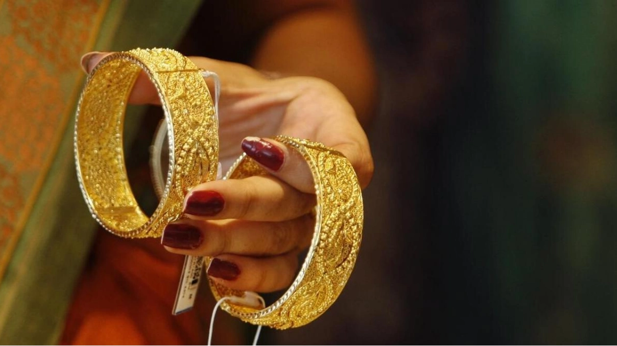 Gold Prices Surge in Dubai Amid Rate Cut Expectations