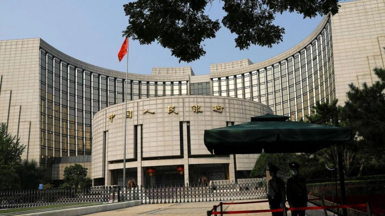 Chinese Regional Banks Shift Focus to Bond Trading Amid Economic Challenges