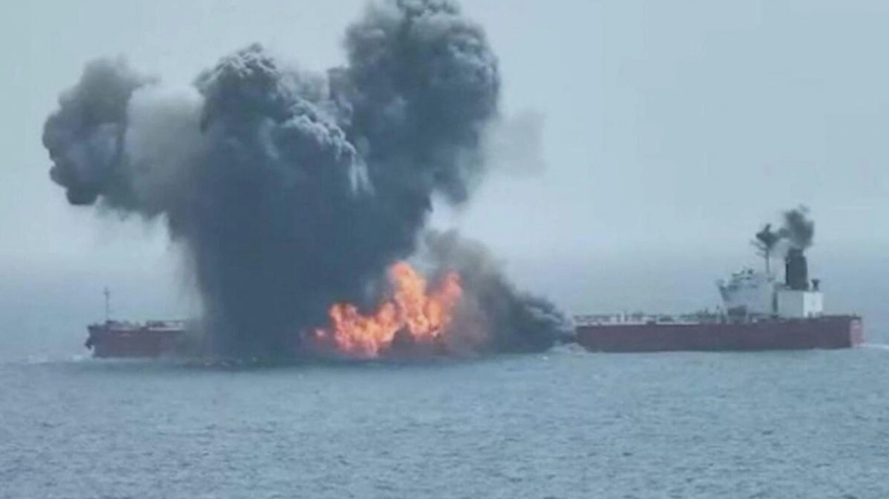 Large Oil Slick Spotted After Huthi Attack on Yemeni Tanker