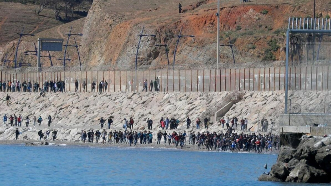 Migrants Take Advantage of Mist to Swim to Spanish Enclave of Ceuta