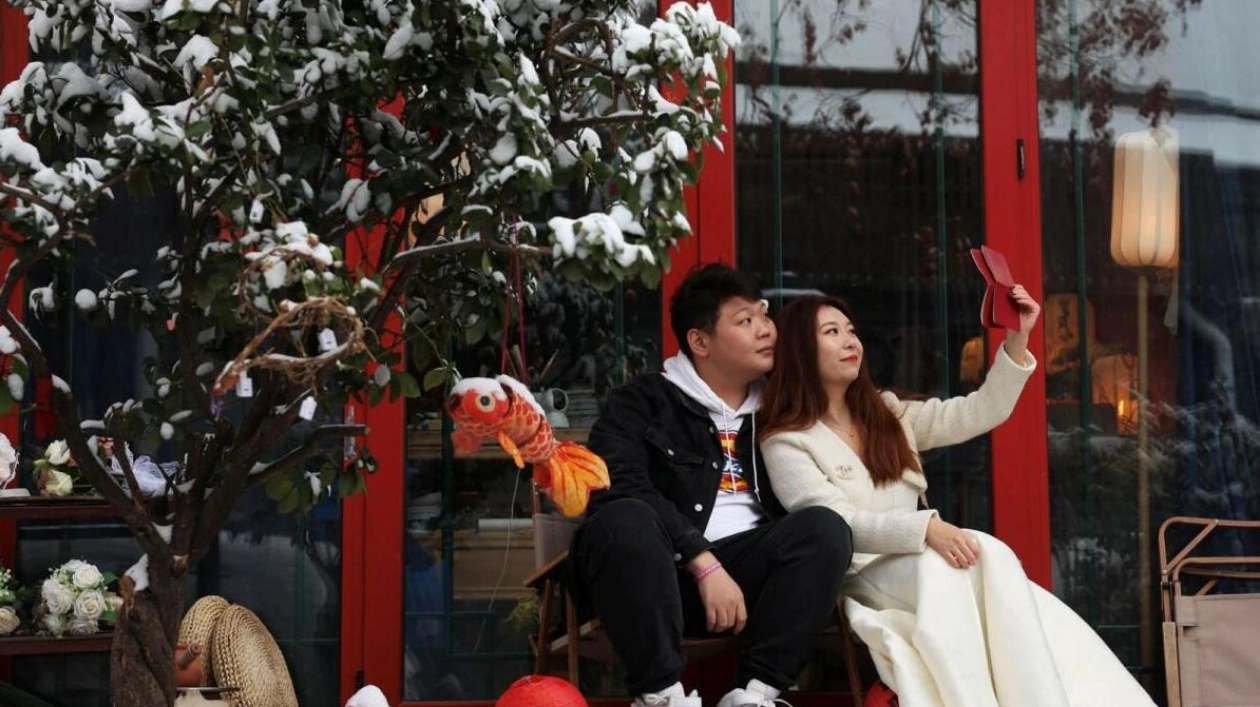 China Sees Drop in Marriage Registrations Amid Population Concerns