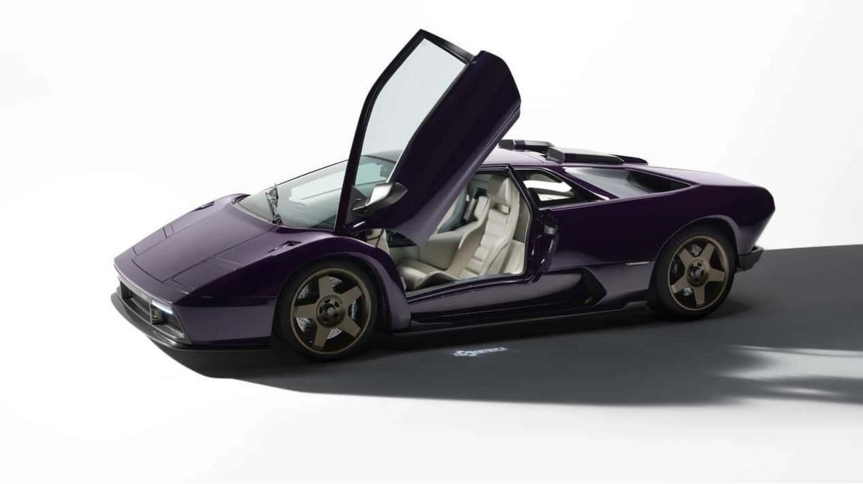 Eccentrica Cars Delivers on Lamborghini Diablo Restomod with V12