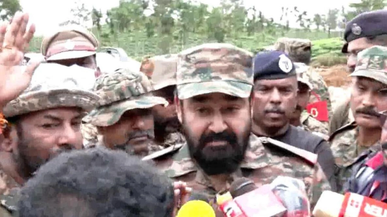 Mohanlal Visits Landslide-Hit Wayanad, Praises Rescue Efforts