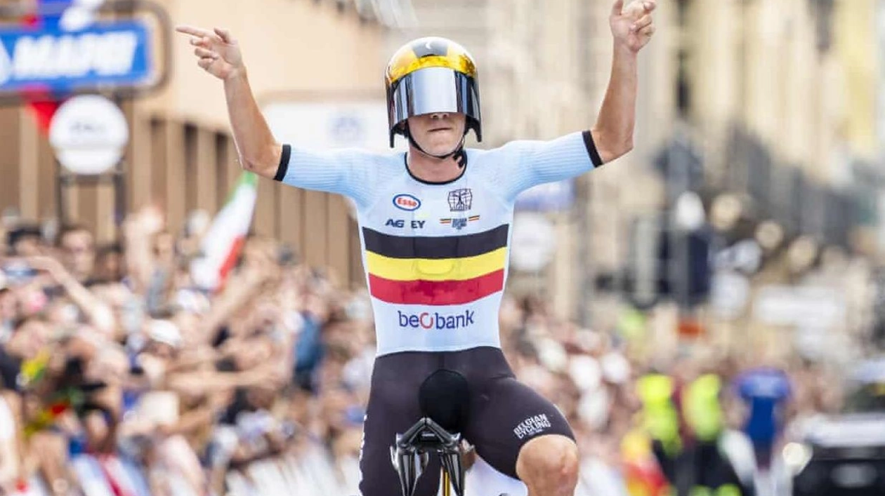 Remco Evenepoel Defends World Time Trial Title in Zurich