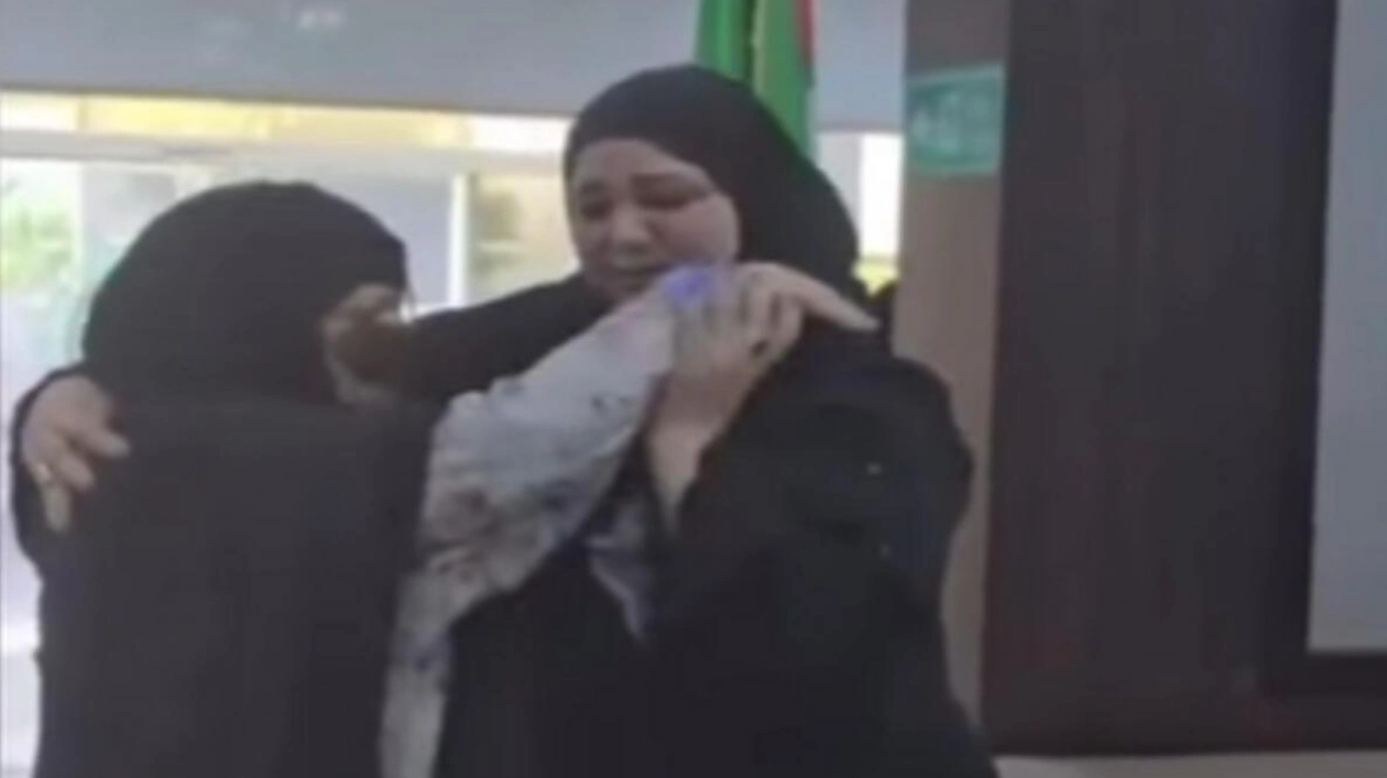 Sisters Reunited After 30 Years in Emotional Video