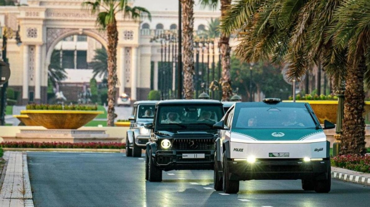 Dubai Police Showcases Tesla Cybertruck for Public Interaction