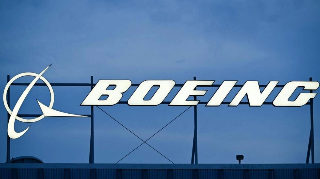 Boeing Considers Asset Sales to Strengthen Finances