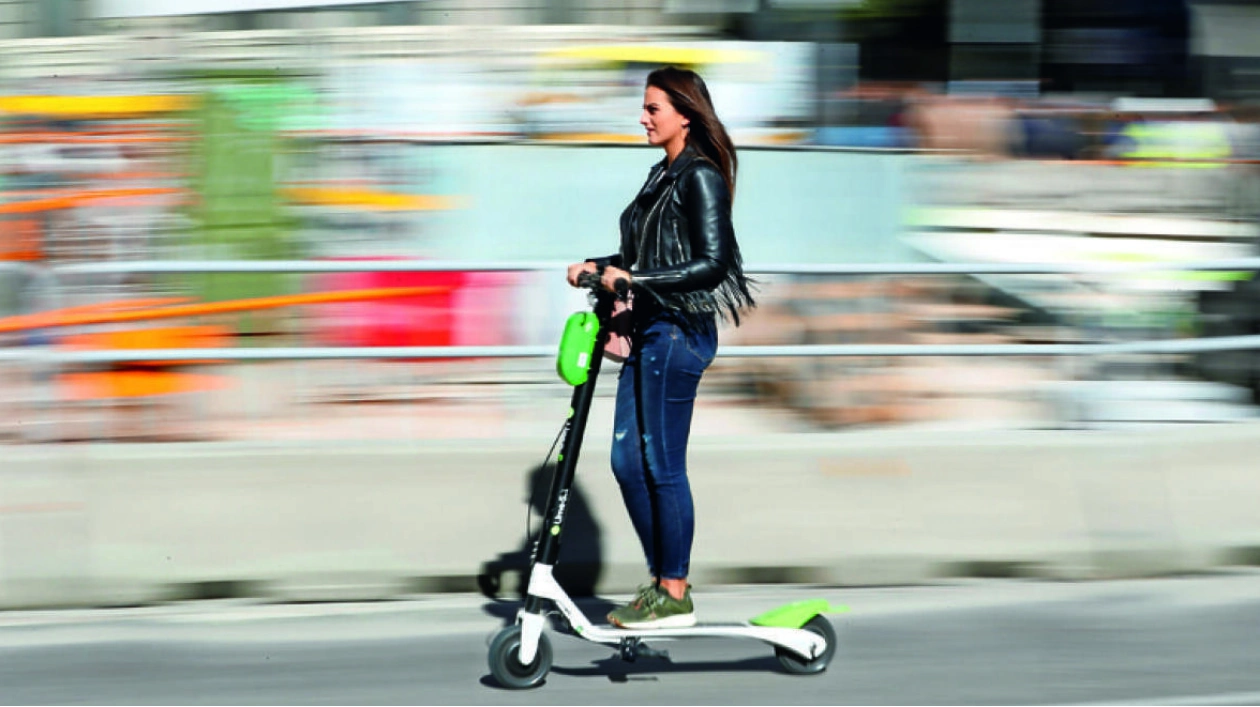 Dubai RTA Allows Foldable E-Scooters on Metro and Tram