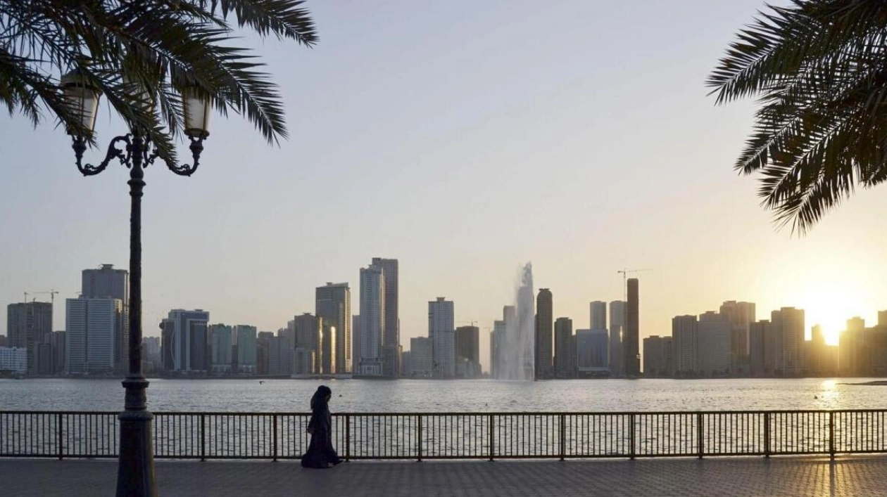 Ideal Day for a Stroll: Clear Skies and Pleasant Temperatures