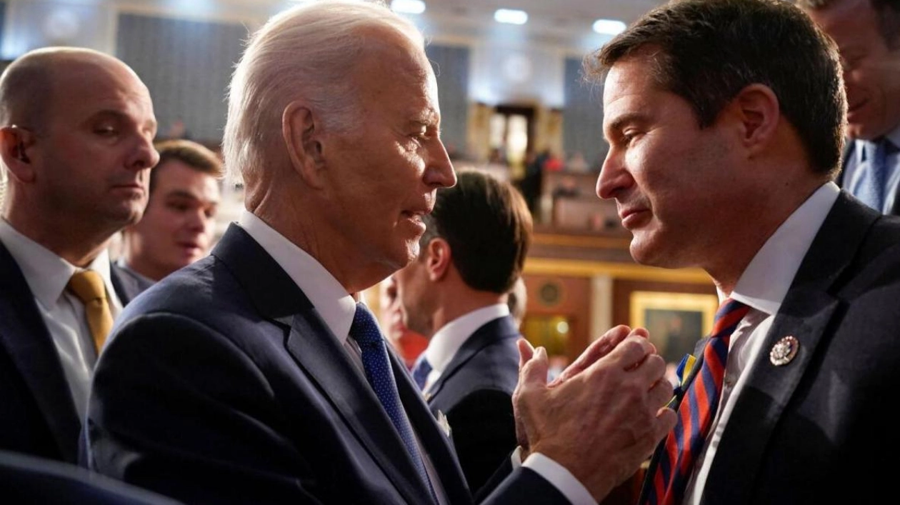 Democrats in Congress Call for Biden to End Reelection Bid