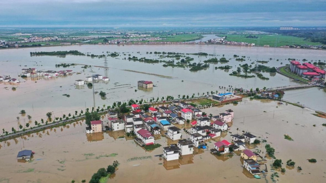 Torrential Rain Triggers Mudslides and Flooding in Chongqing