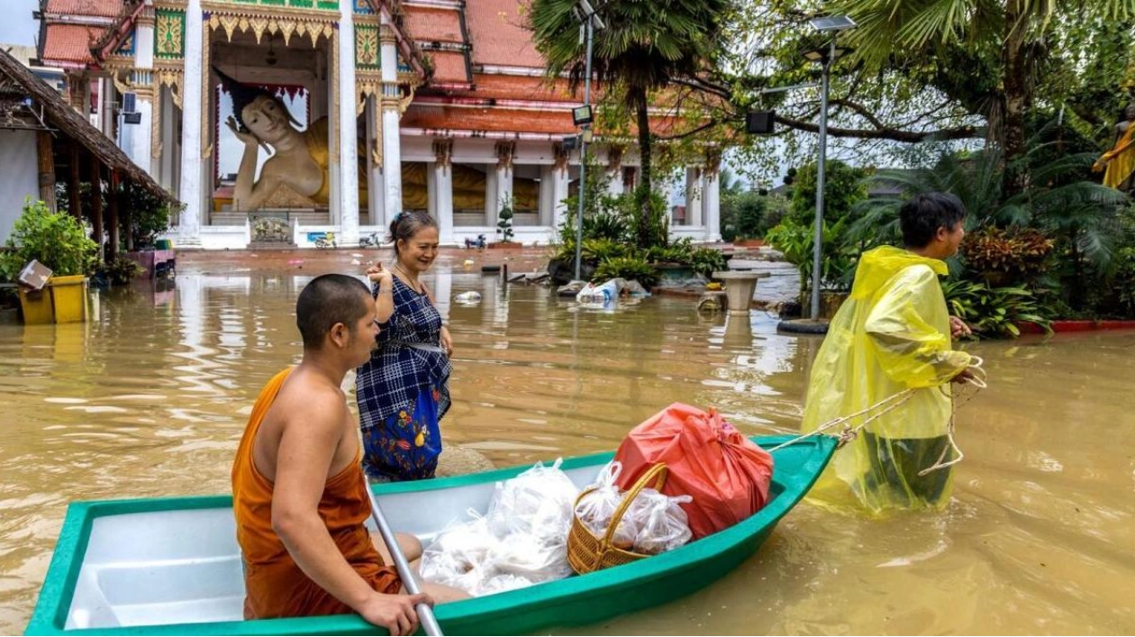 Floods Displace Thousands in Southern Thailand