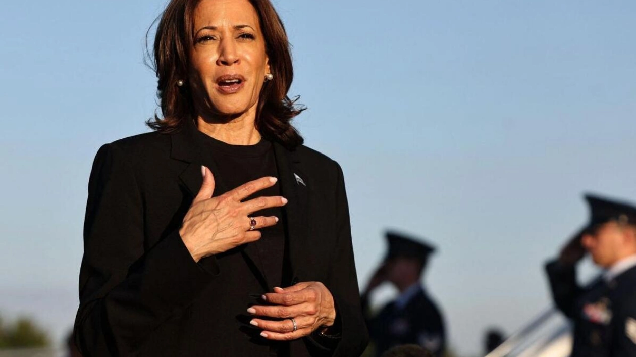 Kamala Harris Rejects Sarah Sanders' Humility Criticism