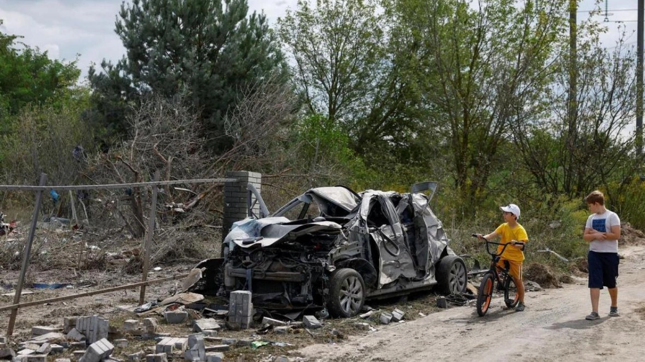 Father and Son Killed in Russian Air Strike Near Kyiv