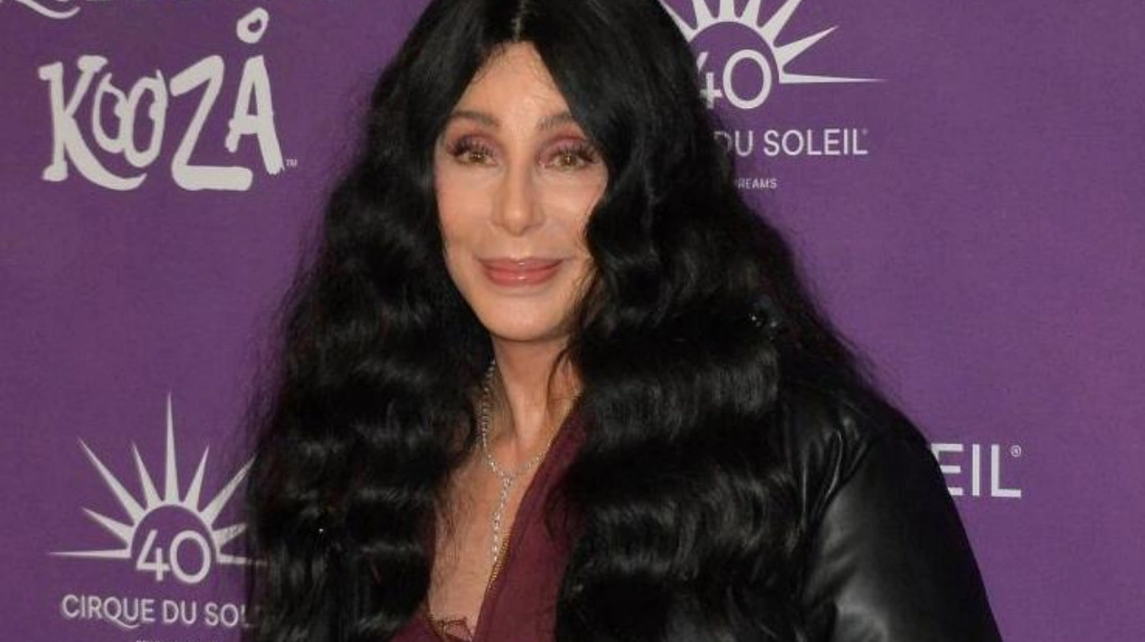 Cher Recalls Early Encounter with Warren Beatty